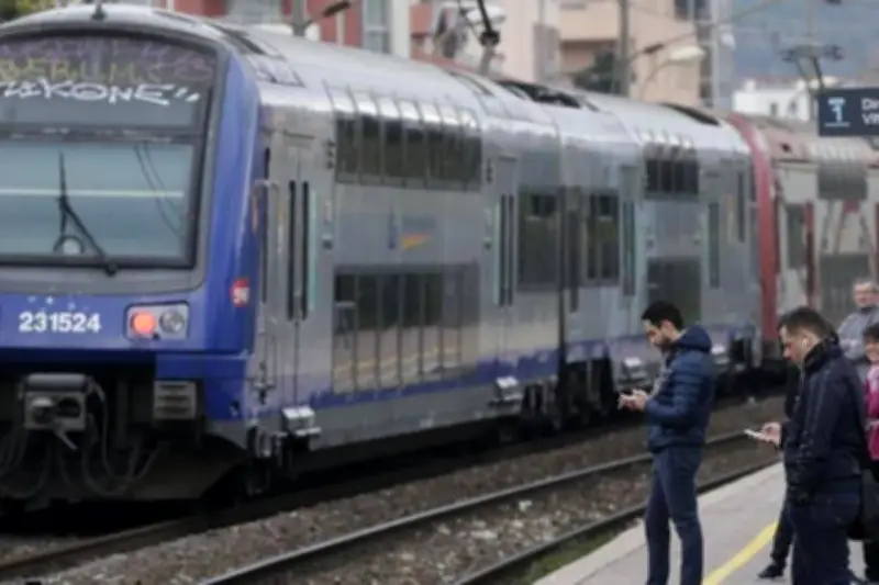Panne d'un train sous un tunnel à Villefranche : un millier de passagers bloqués
