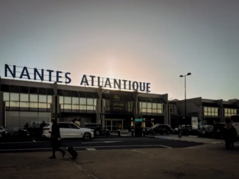 Piste de l'aéroport de Nantes fermée après un incident sur un avion
