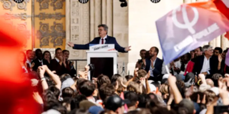 Polémique Erner : Mélenchon appelle au boycott de France Culture