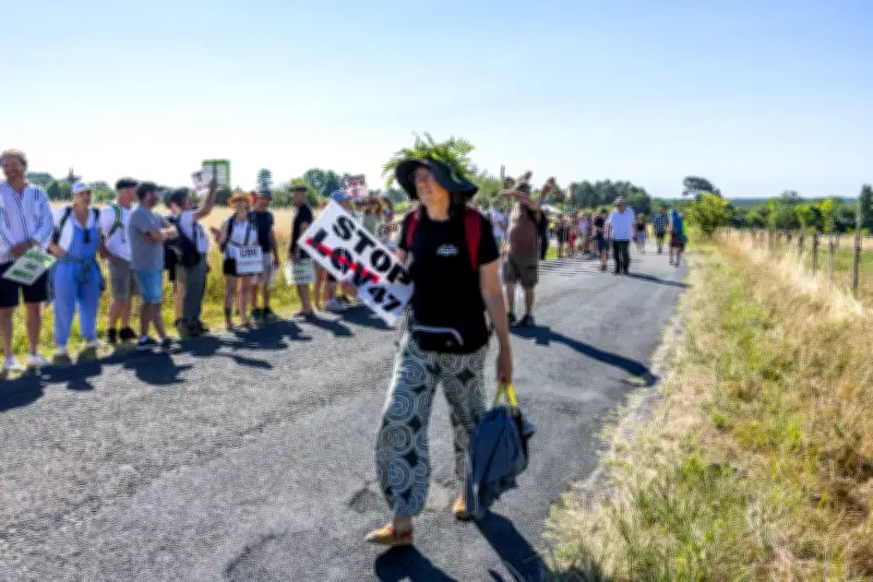 Près de Bordeaux, une chaîne humaine contre la LGV Sud-Ouest
