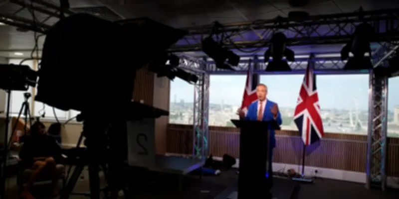Royaume-Uni : Farage choisit la fuite en avant face aux scandales