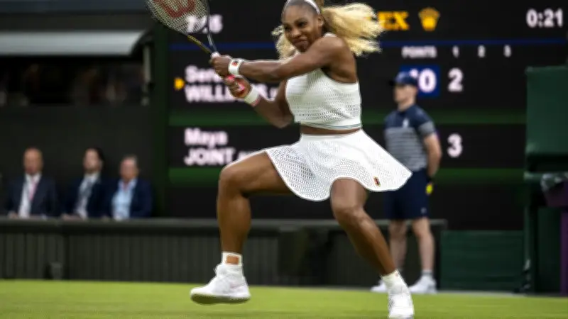 Serena Williams se blesse au genou à Wimbledon, incertaine pour le double