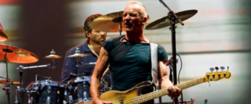 Sting offre un concert intimiste à Nîmes devant un public conquis