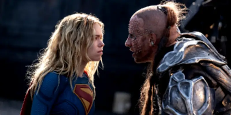 Supergirl : une héroïne punk et primitiviste selon Craig Gillespie