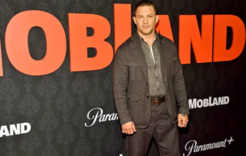 Tom Hardy finalement de retour dans Mobland pour une saison 3