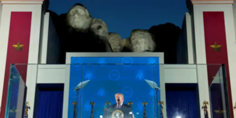 Trump lance les festivités du 250e anniversaire au Mont Rushmore