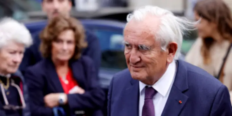 Voiture de fonction de Raffarin impliquée dans une collision : enquête ouverte
