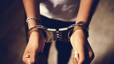 Bourgoin-Jallieu : une conductrice sans permis s'en prend violemment aux policiers