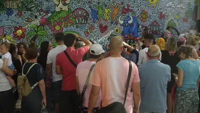 Courbessac : une fresque géante réalisée par les écoliers avec l'artiste Melvyn Barros