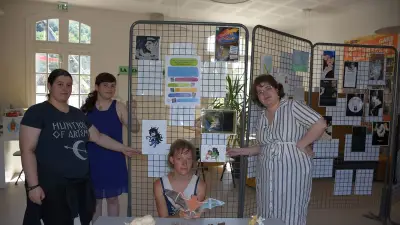 Exposition artistique au Quai : cinq jeunes femmes dévoilent leurs œuvres