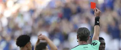Fifa défend l'arbitre Claus critiqué par Trump pour exclusion