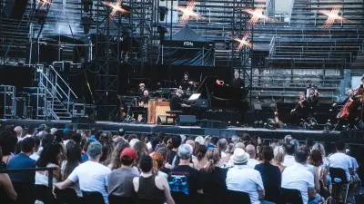 Ludovico Einaudi aux arènes de Nîmes : puissance et délicatesse