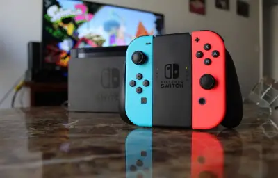 Nintendo adapte ses manettes aux batteries remplaçables exigées par l'UE