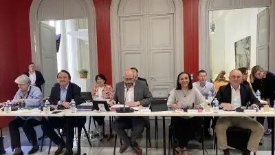 Nîmes : le maire Vincent Bouget muscle son conseil municipal