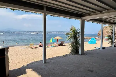 Plage privée de l'Aiguille à Théoule-sur-Mer : fermeture et procédure