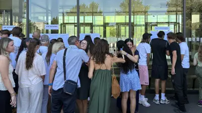 Résultats bac 2026 : émotion et larmes de joie dans les lycées de Lunel