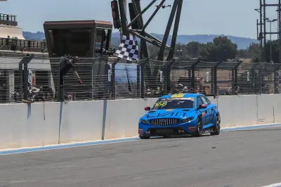TCR World Tour: Yann Ehrlacher assure l'essentiel au Castellet