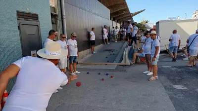 Tournoi de boules carrées à Sète : 350 joueurs pour une fête déjantée