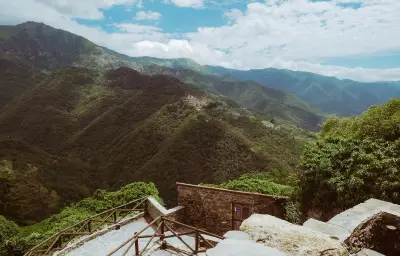 Trois Français de 70 ans meurent dans la chute de leur quad en Italie