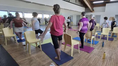 Yoga sur chaise : une quinzaine de participantes à Rodilhan