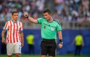 Arbitrage cauchemardesque pour l'Ouzbek Tantashev lors de Paraguay-France