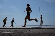 Canicule à Nice : des joggeurs bravent la chaleur à la mi-journée