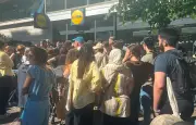 Chaos devant un Lidl à Levallois-Perret pour une clim