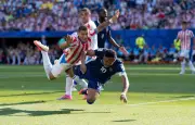 France-Paraguay : Les Bleus résistent à la « guerre » et se qualifient en quarts