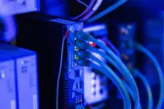 Justice suspendue pour les opposants au data center IA près de Valence