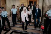 Marine Le Pen condamnée : la presse étrangère observe la chute