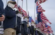 Suprémacistes blancs défilent à Washington pour le 250e anniversaire