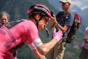 Tour de France : les coureurs accros aux glucides, gels et bonbons